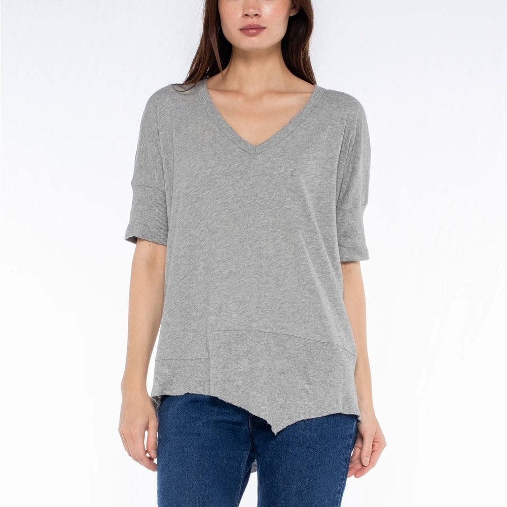 Wilt Anthropology grey V-neck short sleeve top with asymmetrical hem. Size L